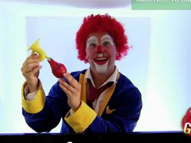 Ξεκαρδιστική φάρσα: Η... επίθεση του τρισδιάστατου κλόουν (vid)