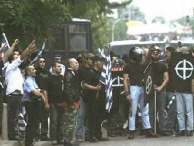 Στο αυτόφωρο τα μέλη και ο υποψήφιος βουλευτής της Χρυσής Αυγής