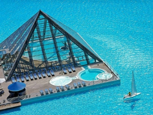 Απίστευτες φωτό: Δείτε πώς είναι η μεγαλύτερη πισίνα του κόσμου