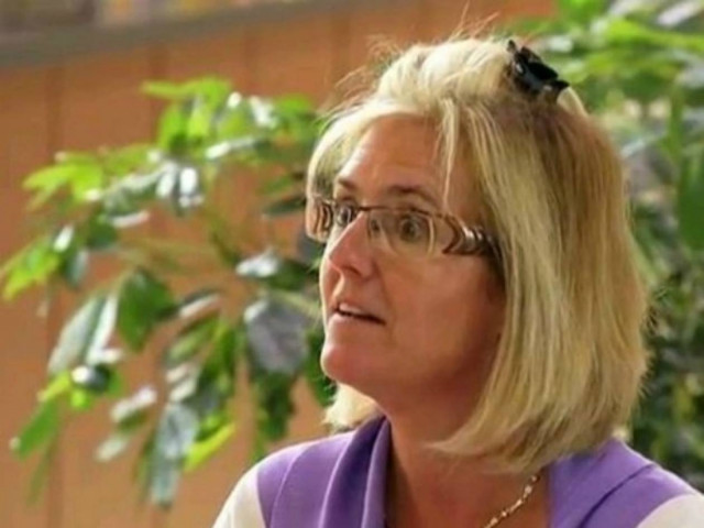 Ξεκαρδιστική φάρσα: Το κουτάβι κατέληξε στο φούρνο μικροκυμάτων! (vid)