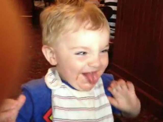 Ξεκαρδιστικό: Μπόμπιρας δοκιμάζει για πρώτη φορά μπύρα! (vid)