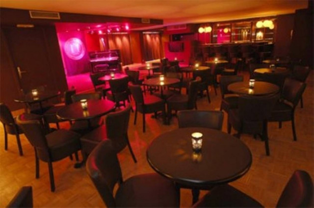 Χερσόνησος: Σφραγισμένα μαγαζιά ανοίγουν χωρίς άδεια