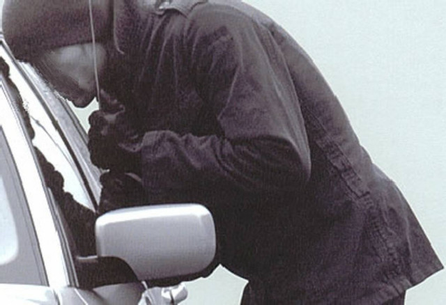 Επάγγελμα διαρρήκτης αυτοκινήτων…