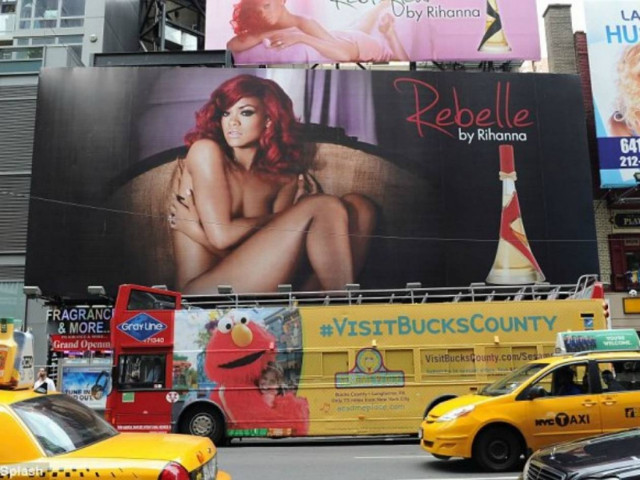 Η Ριάνα... ολόγυμνη στην Times Square