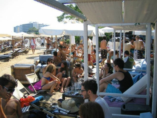 Χαμός στο Facebook: Σκληρό μήνυμα των Beach Bars για τις εκλογές (pic)