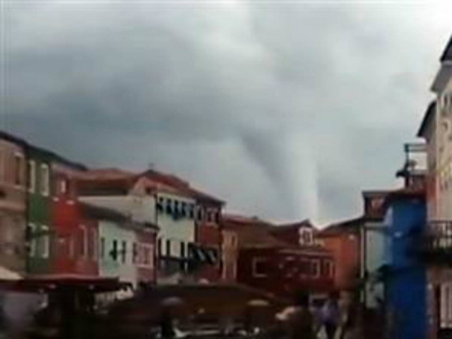 Ανεμοστρόβιλος σάρωσε τη Βενετία (vid)