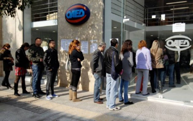 Αδειάζουν και τα ταμεία του ΟΑΕΔ