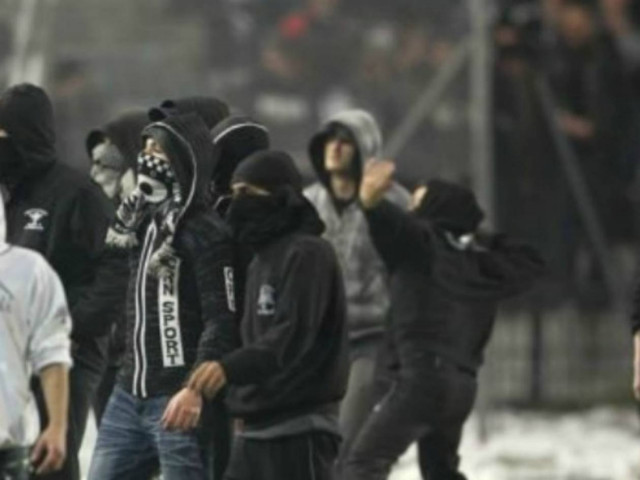 Συλλήψεις 34 οπαδών του ΠΑΟΚ – «Οπλοστάσια» σπίτια και σύνδεσμοι