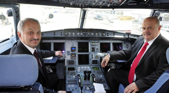 Τα ταξί της Κομοτηνής διαφημίζουν τις Τουρκικές Αερογραμμές