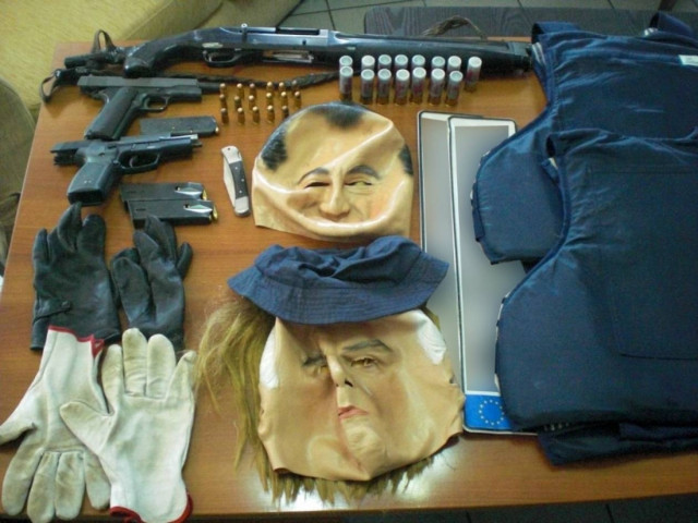 Συνελήφθησαν «Πάγκαλος» και «Μπερλουσκόνι» για ληστεία σε τράπεζα