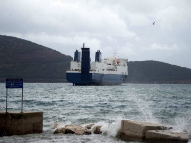 Αίσιο τέλος για το ακυβέρνητο πλοίο ανοιχτά της Κέας