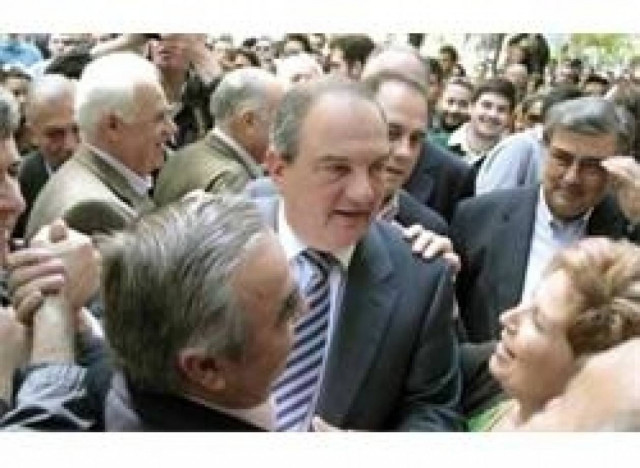 Αποθέωση για Καραμανλή στο Σύνταγμα