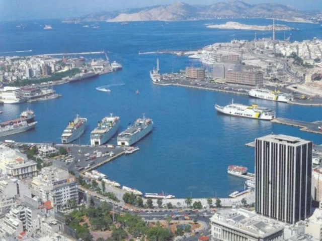 Μηχανική βλάβη στο πλοίο Αγ. Γεώργιος-Επέστρεψε στον Πειραιά