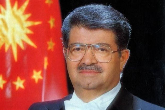 Hurriyet: Η χήρα του Οζάλ θέλει συνάντηση με τον Γκιούλ