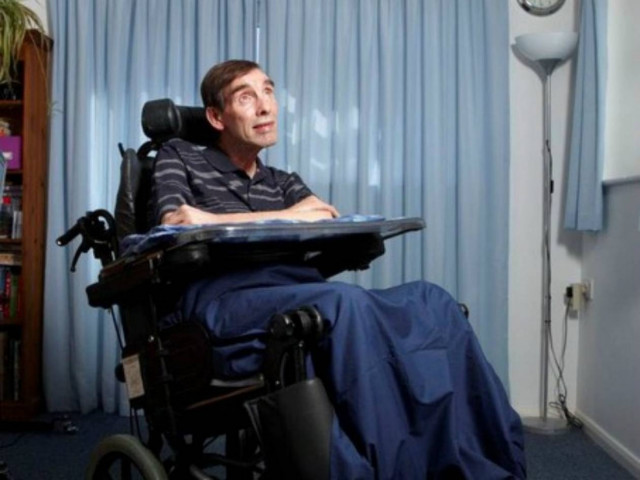 Βίντεο: Παράλυτος έγραψε με τα μάτια το πρώτο του μήνυμα στο Twitter!
