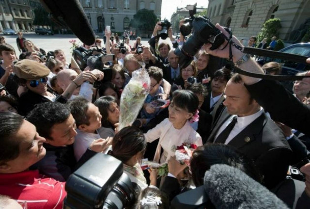 Η EE εξετάζει την άρση των δασμών για τα προϊόντα της Μιανμάρ