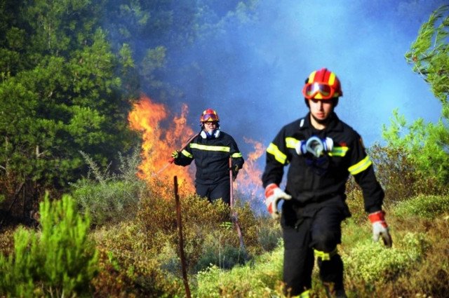 Στην πυρκαγιά της Μεσσηνίας ο Σαμαράς, στο Συντονιστικό ο Μιχελάκης