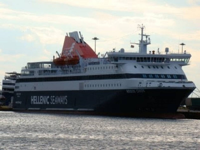 Μπάζει νερά το «Νήσος –Χίος»