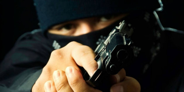 Διέπραττε ληστείες ακόμα και ως κρατούμενος!