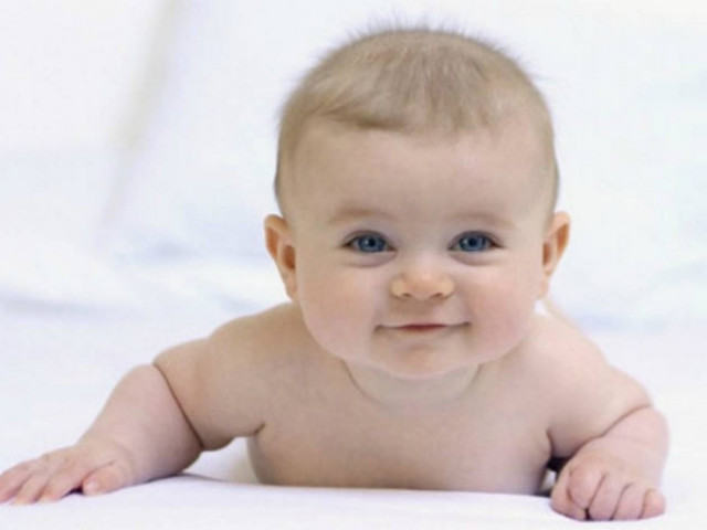 Ένα μωρό λέει: Ψηφίζεις και για μένα σήμερα (pic)