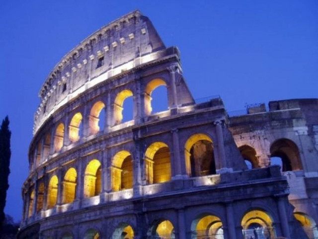 Ιταλία: Μέσα σε όλα κόβονται και οι διακοπές