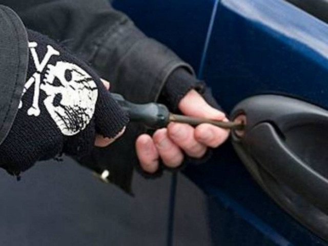 Κηφισιά: Είχε διαρρήξει 35 αυτοκίνητα