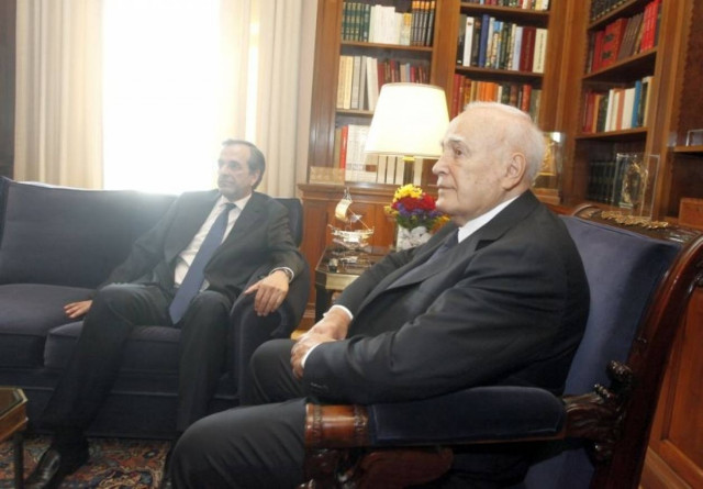 Ο διάλογος Παπούλια-Σαμαρά στο Προεδρικό Μέγαρο