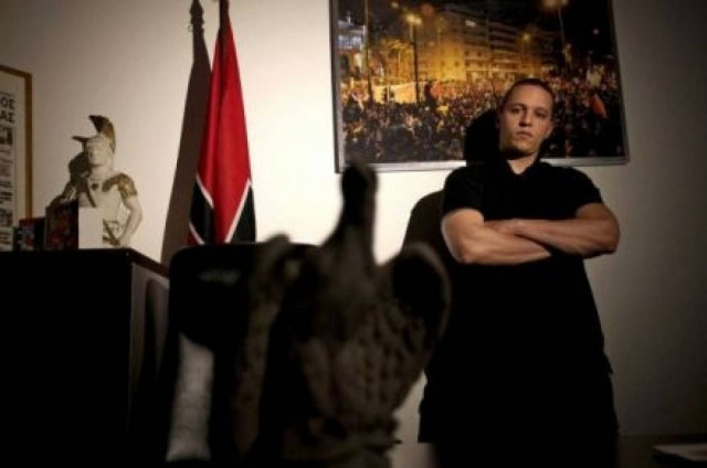 Ηλίας Κασιδιάρης: Κυκλοφορεί και οπλοφορεί...