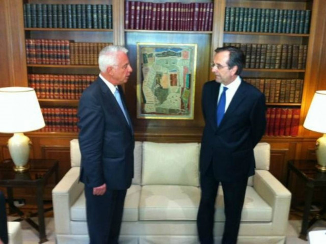 Σε εξέλιξη η τελετή παράδοσης – παραλαβής στο Μέγαρο Μαξίμου