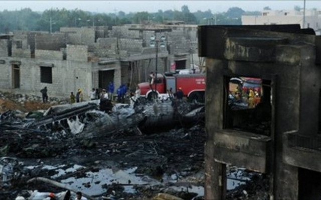 Ινδονησία: Συντριβή αεροσκάφους σε κατοικημένη περιοχή