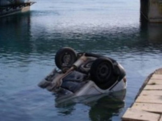 ΒΙΝΤΕΟ-Τραγωδία στη Σαντορίνη: Βουτιά θανάτου με ΙΧ για τρία άτομα!