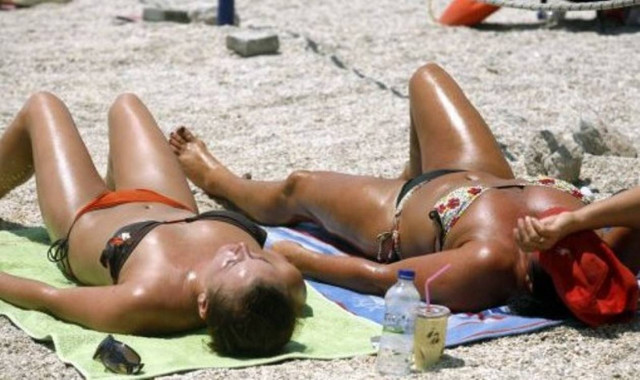 Στους 38 ο υδράργυρος, εξασθενούν οι άνεμοι