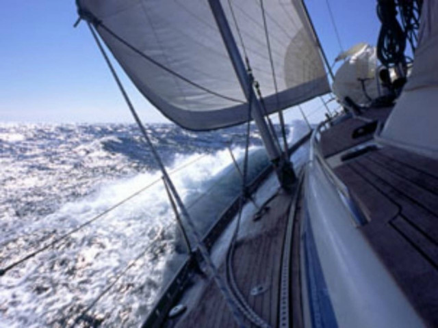 Σύγκρουση επιβατικού πλοίου με ιστιοφόρο