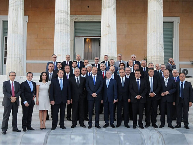 Αναλαμβάνουν καθήκοντα οι νέοι υπουργοί