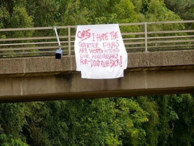 Τον έκανε ρεζίλι επειδή άφησε την επέτειο γάμου και πήγε στο Euro!