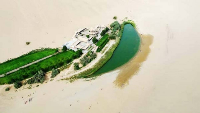 Μια λίμνη…μισοφέγγαρο