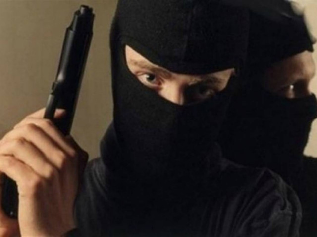 Αντί να αγοράσουν ουίσκι, άδειασαν το ταμείο