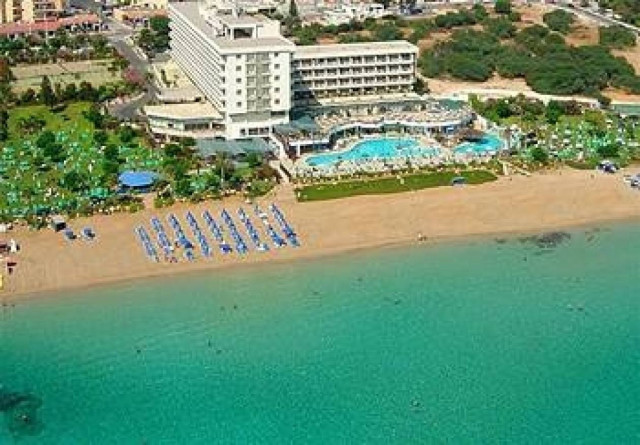 Η αισχροκέρδια βασιλεύει...στις παραλίες της Κύπρου