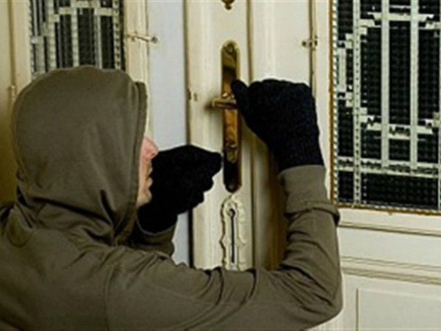 Συνελήφθη συμμορία που είχε ρημάξει σπίτια σε Άλιμο και Ηλιούπολη