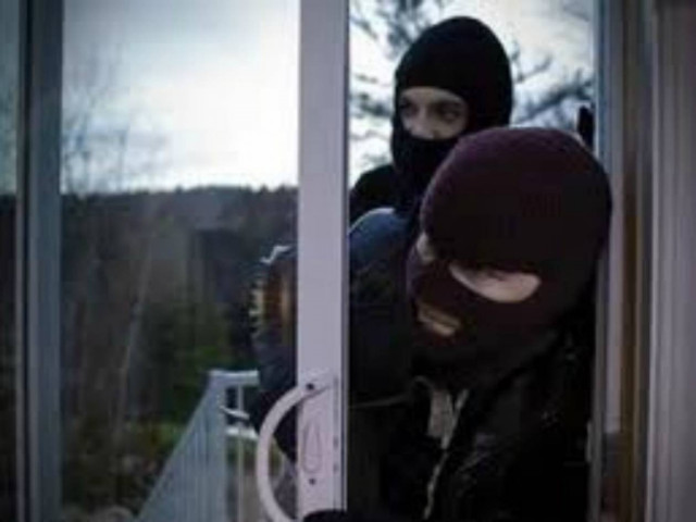 Αγρίνιο: Διέρρηξαν το σπίτι του γαμπρού την ώρα που παντρευόταν!