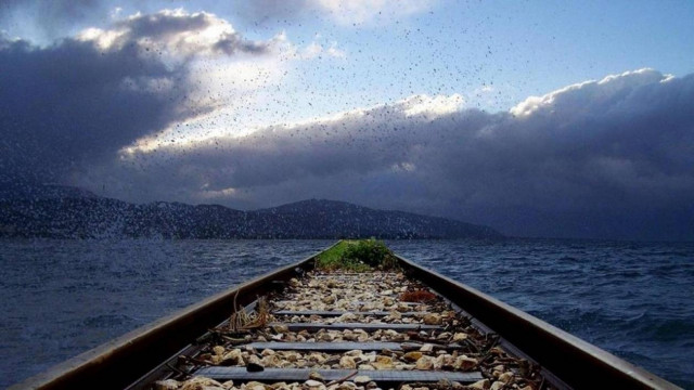 Φεύγουν οι Ελληνες-έρχονται λαθρομετανάστες