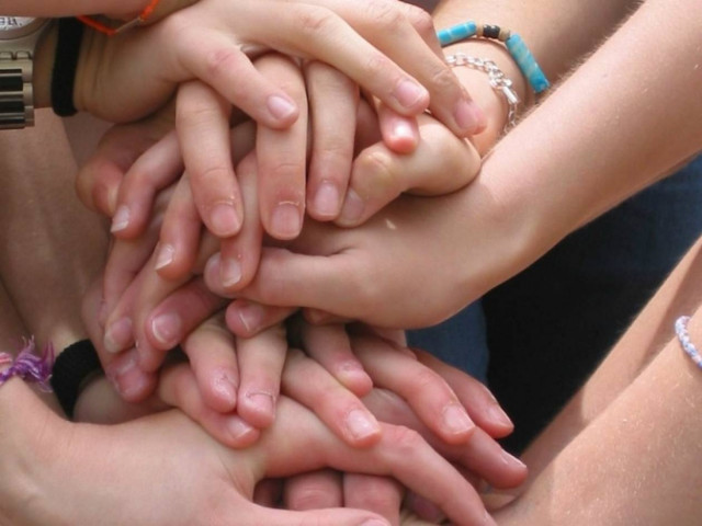 Η διαφορά των φίλων με τους Έλληνες φίλους! (pic)