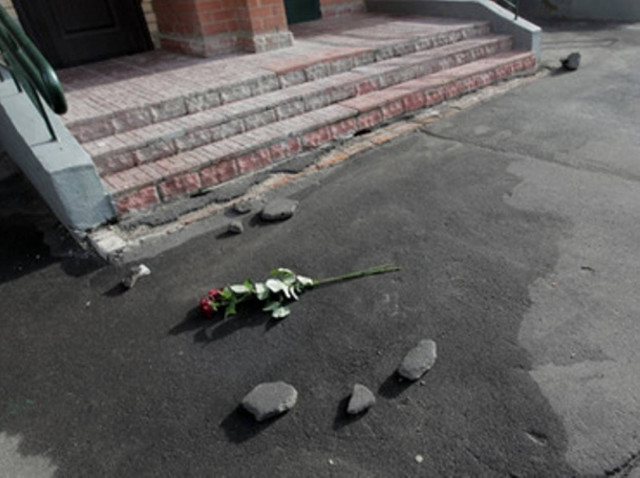 Πέταξε τα παιδιά της από το παράθυρο γιατί «βαρέθηκε»