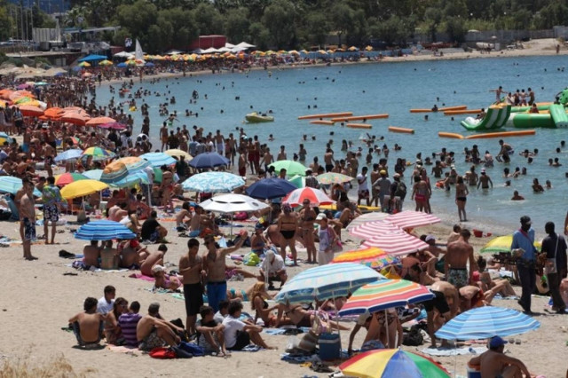 Ηλιοφάνεια με διακοπές βροχής