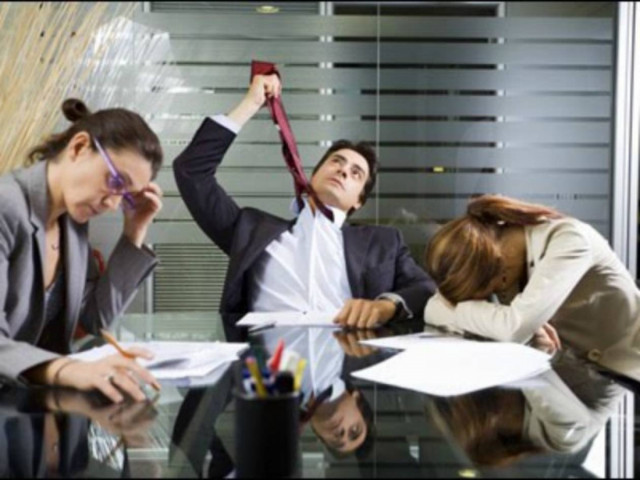 Βίντεο: Αθάνατο... ελληνικό δημόσιο!