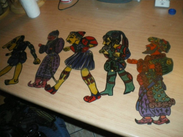 Λαϊκές βραδιές με τον Καραγκιόζη στο Κερατσίνι και στη Δραπετσώνα