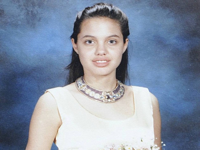 Και όμως... Είναι η Αντζελίνα Τζολί, σε ηλικία 14 ετών! (pics)