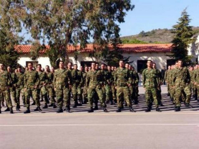 Αυξάνεται η στρατιωτική θητεία κατά τρεις μήνες;