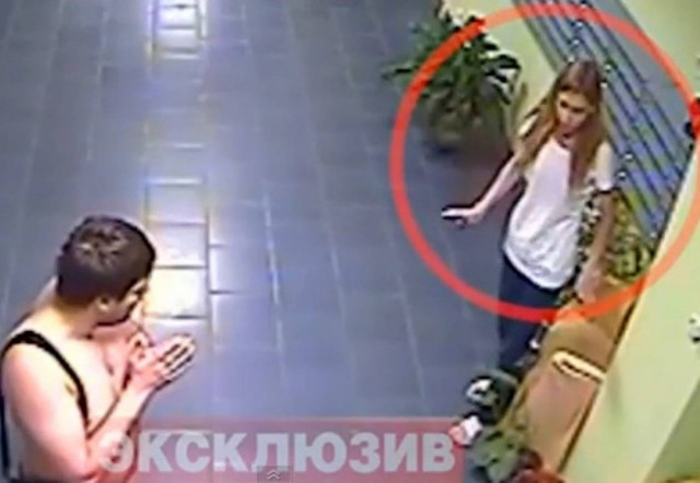 Σοκ: Πέταξε τα παιδιά της από τον 15ο όροφο (Video)