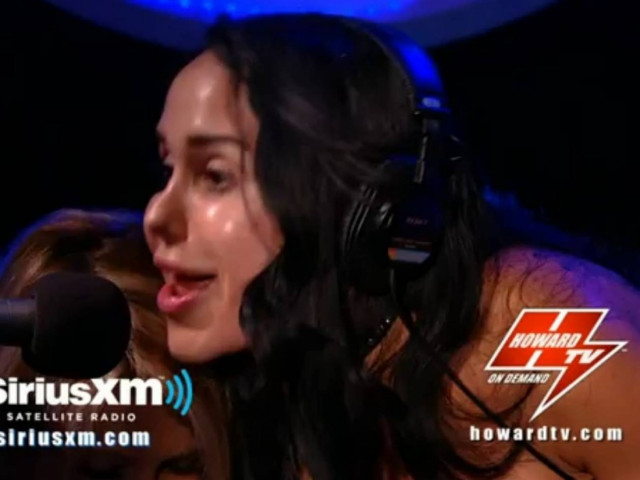 Βίντεο: Ήρθε σε οργασμό live σε τηλεοπτική εκπομπή!